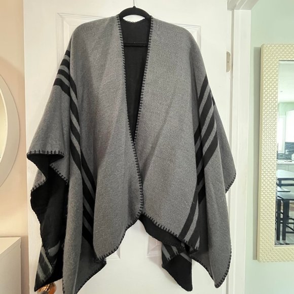 Reversible Poncho - Picture 3 of 4